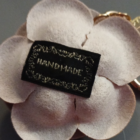 Flower Keychain - Picture 6 of 6